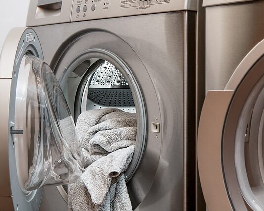 Co można dodać do prania zamiast płynu do płukania?