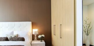 Jak usunąć resztki świecy że szklanego świecznika?