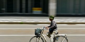 Kiedy się wlewa płyn do płukania?