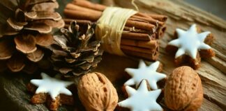 Co daje posypanie ziemi cynamonem?