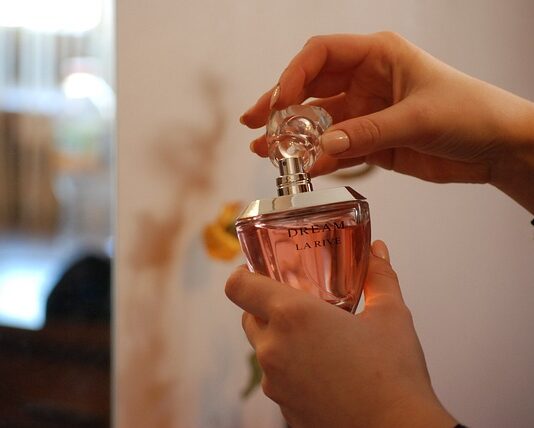 Jak wzmocnić zapach perfum?