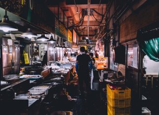 Czym najlepiej myć lodówkę w środku?