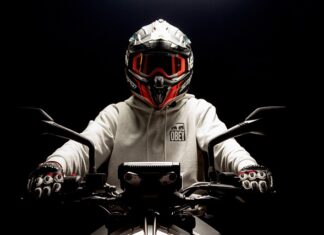 Co ile lat zmienia się kask motocyklowy?