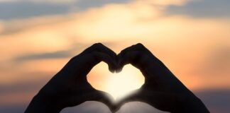 Jak podpisać kopertę z dokumentami?