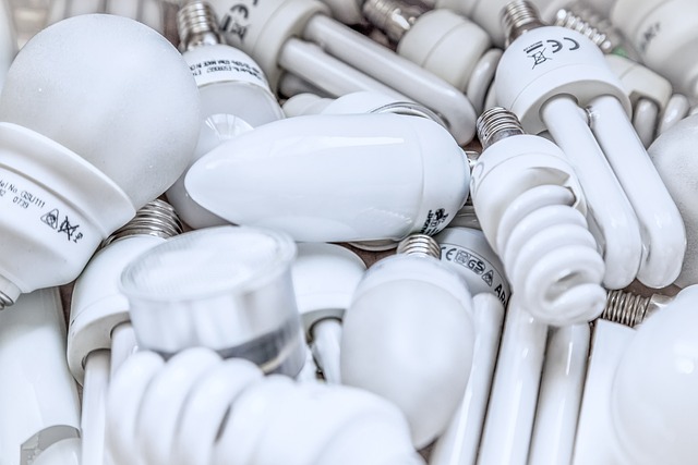 Ile lumenów ma świetlówka 18w? Ile lumenów ma świetlówka 18w?