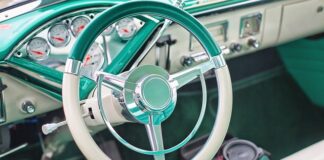 Ile zarabia kierownik sklepu odzieżowego?