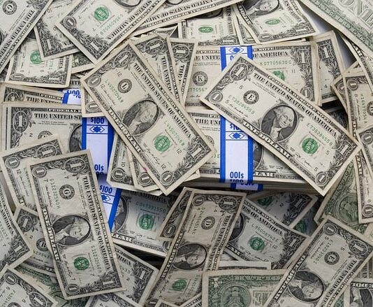 Czy bank sprawdza pochodzenie pieniędzy?