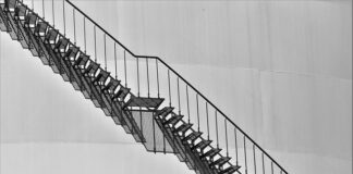 Co przechowuje się w magazynie półotwartym?