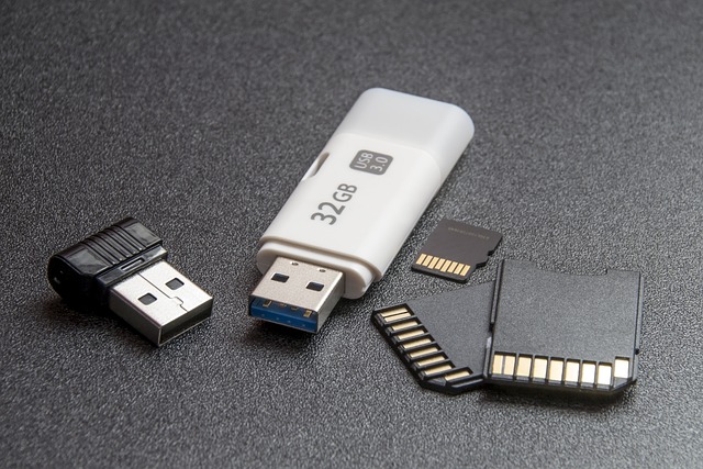 Jak podłączyć pendrive do rzutnika? Jak podłączyć pendrive do rzutnika?