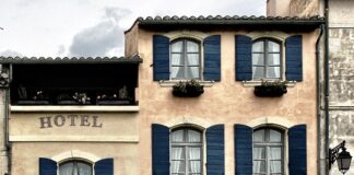 Co oznacza 4 gwiazdkowy hotel?