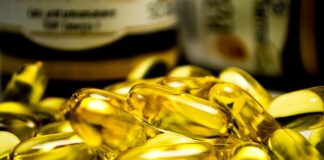 Czy kapsułki do zmywarki trzeba wyjąć z folii?