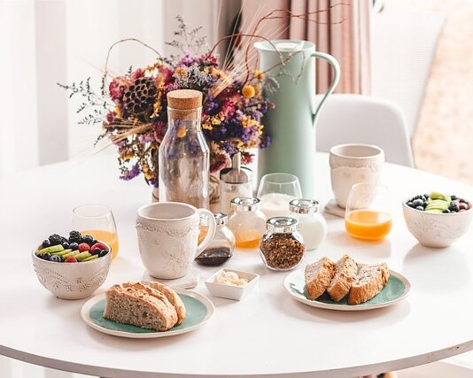 Jak wygląda śniadanie w hotelu?