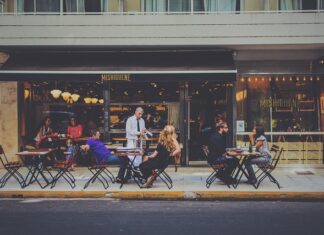 Dlaczego klienci odchodzą z salonu fryzjerskiego?