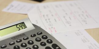 Czy faktura i faktura VAT to to samo?