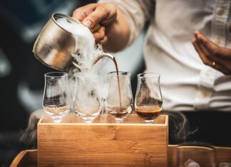 Ile zarabia kelner w gastronomii? Ile zarabia kelner w gastronomii?