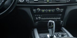 Czy sprzedawca musi sprzedać towar po cenie na metce?