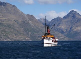 Ile zarabia się w Żabce?