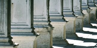 Co oznacza kwadrat na metce?