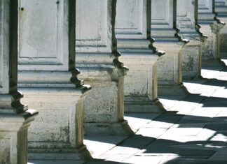 Co oznacza kwadrat na metce?