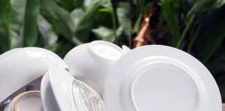 Co zrobić żeby naczynia ze zmywarki były suche?