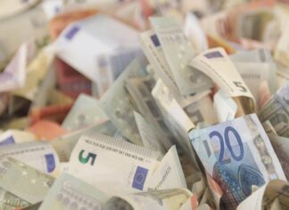 Ile gotówki można mieć przy sobie w Polsce?