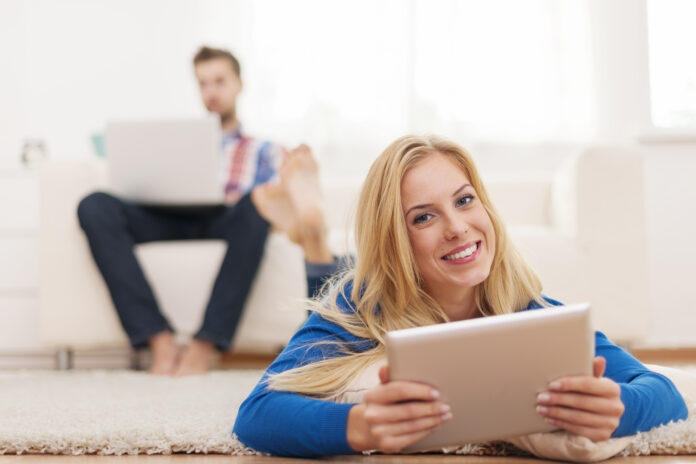 Internet mobilny a stacjonarny. Jaki wybrać dla rodziny? Internet mobilny a stacjonarny