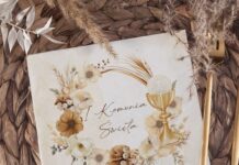 Od zaproszeń po dekoracje – jak przygotować spójne przyjęcie komunijne Dekoracje komunijne